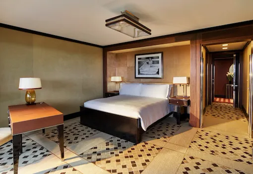 London Balcony Suite-Bedroom