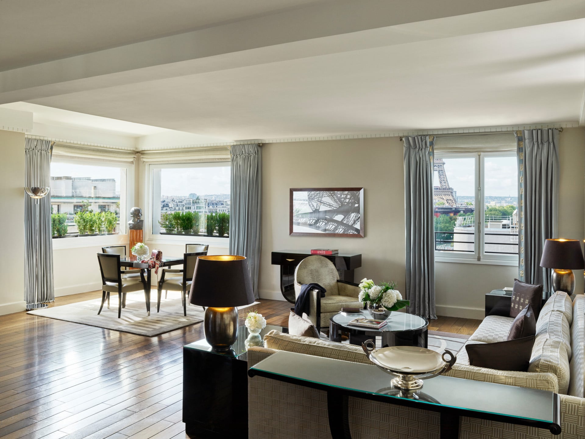 HPA-868-878-SignatureEiffel-Suite-Living-P-HR-by-markread