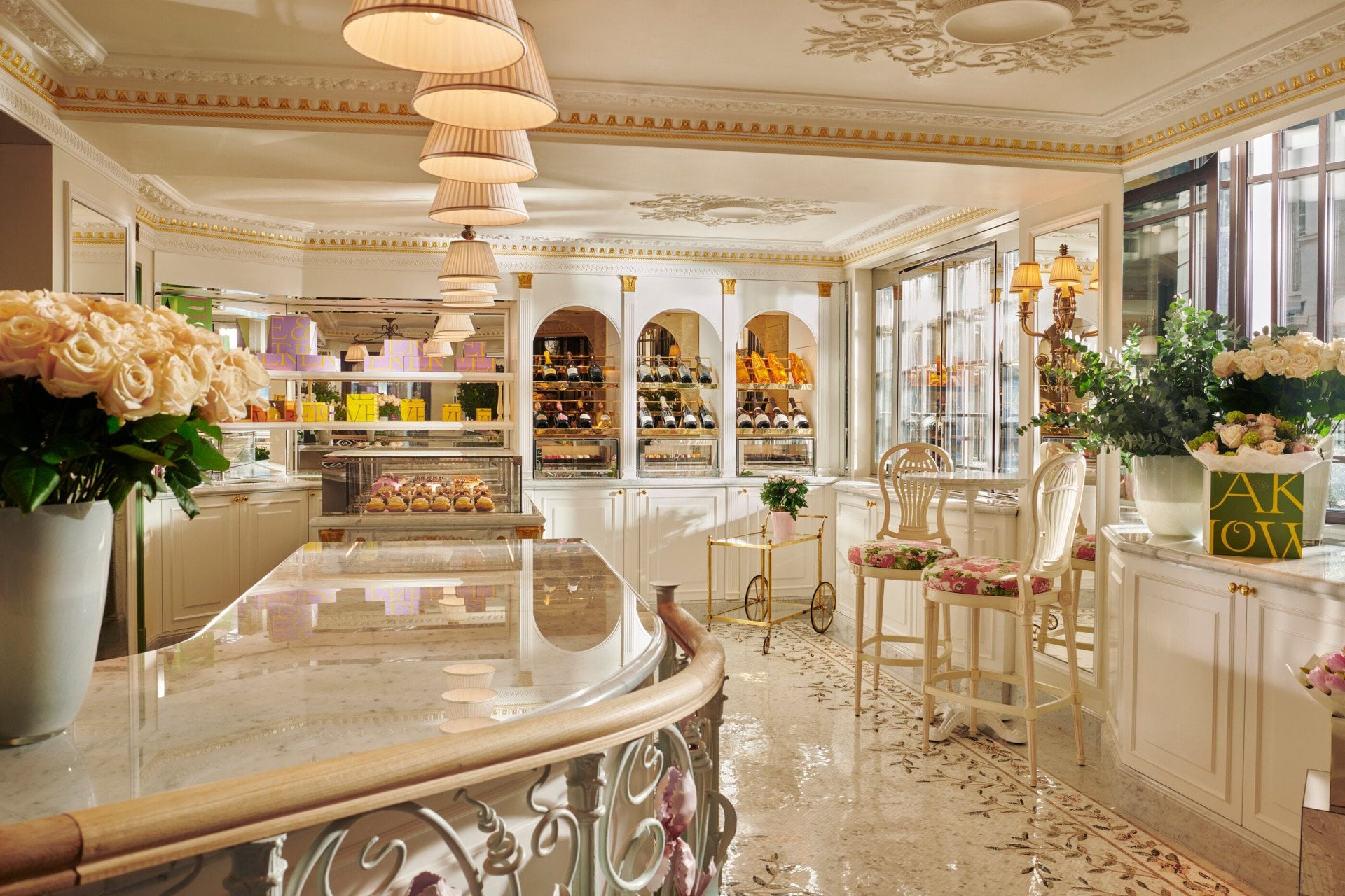 Cake & Flowers at The Dorchester in the afternoon sun