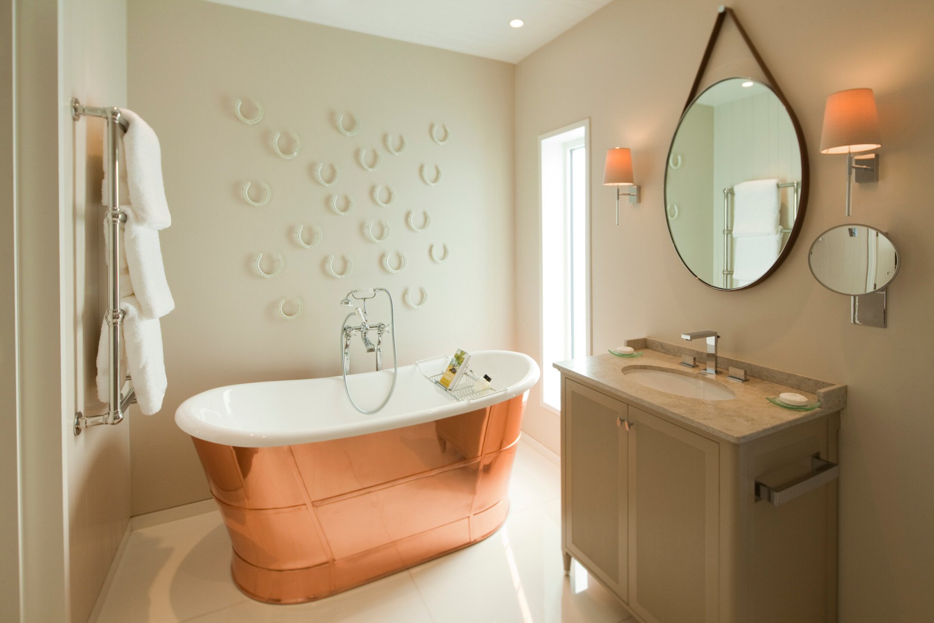 Stable Superior Room bathroom