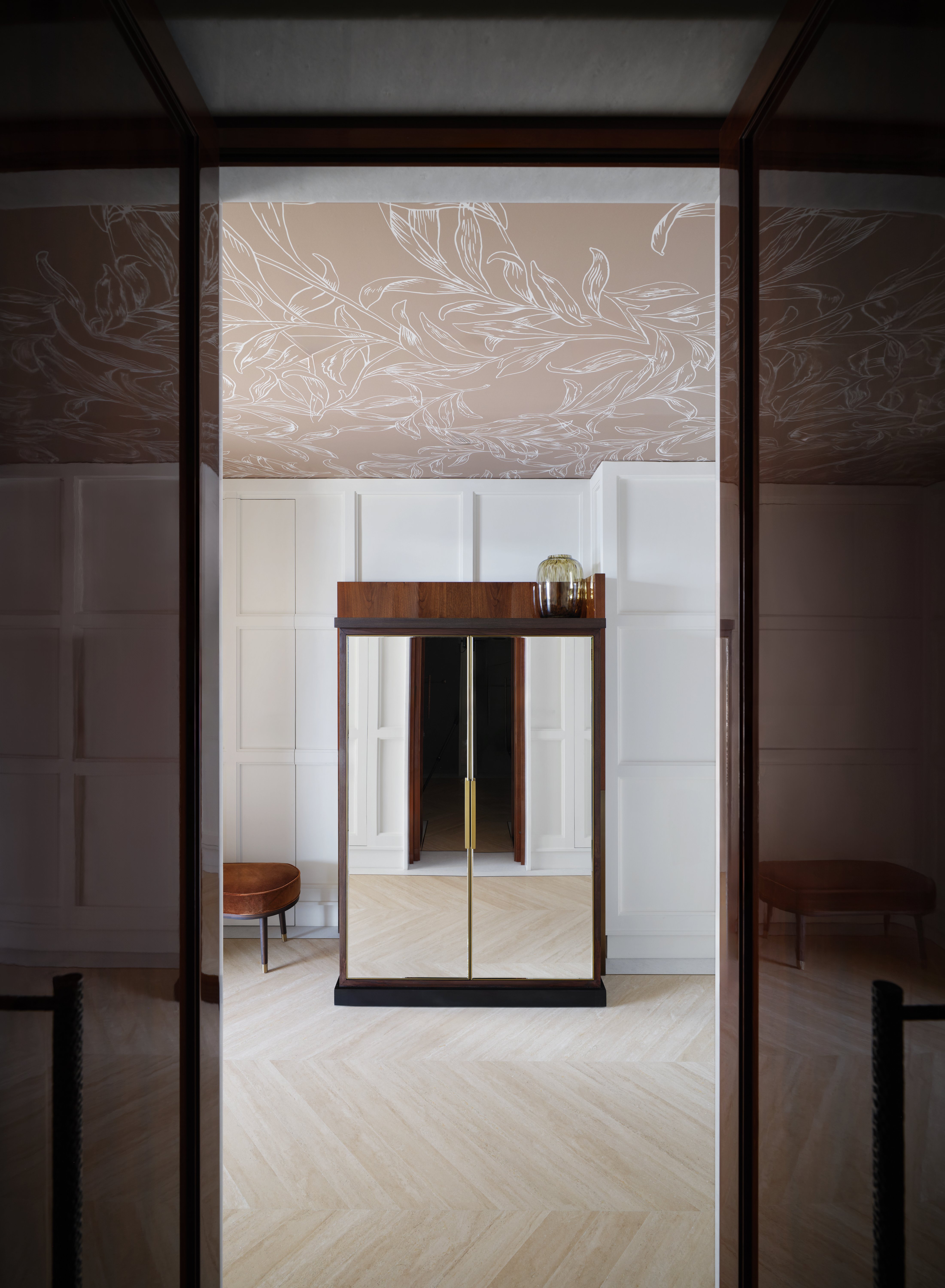 The wardrobe from the point of view of entering the Marina Room