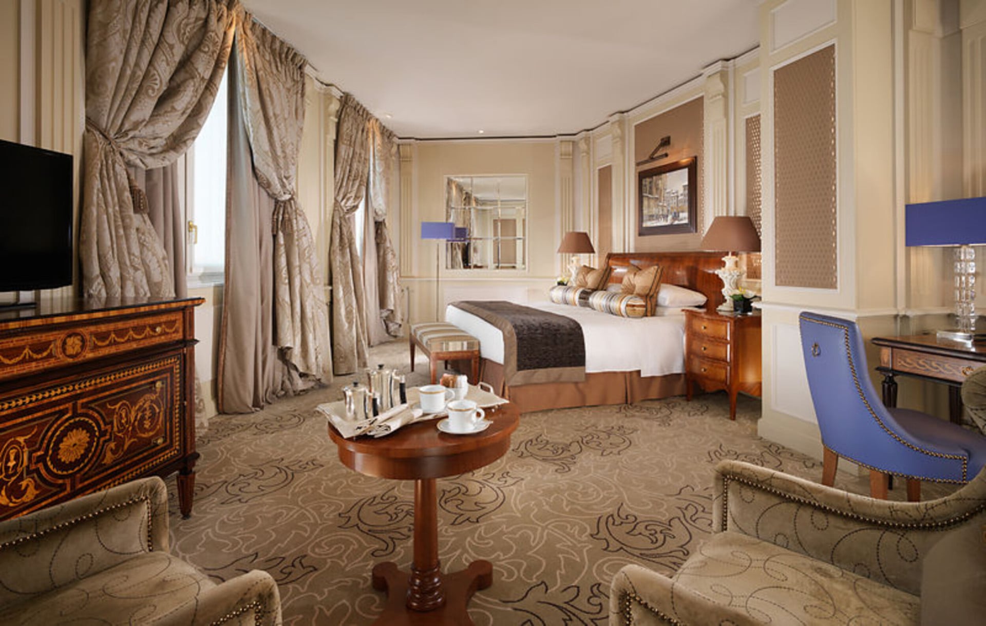 View of the Premium room with violet details