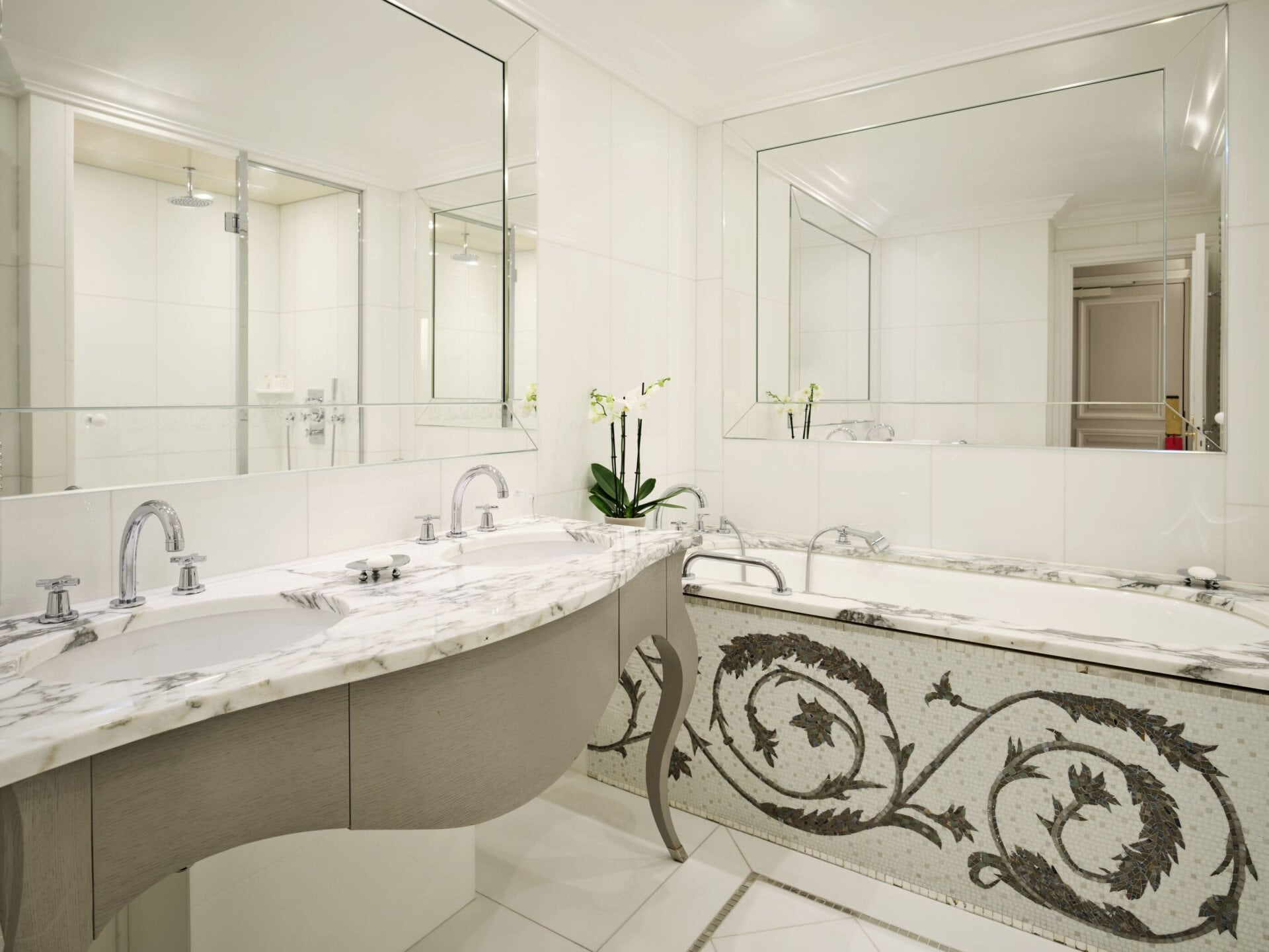 This is the bathroom of the Superior Room #454 at the Plaza Athénée. 