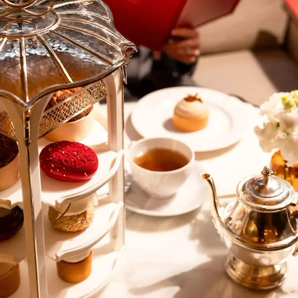 Hotel Plaza Athénée - Tea-Time La Galerie - Le Goûter d'Angelo Musa - Dorchester Collection