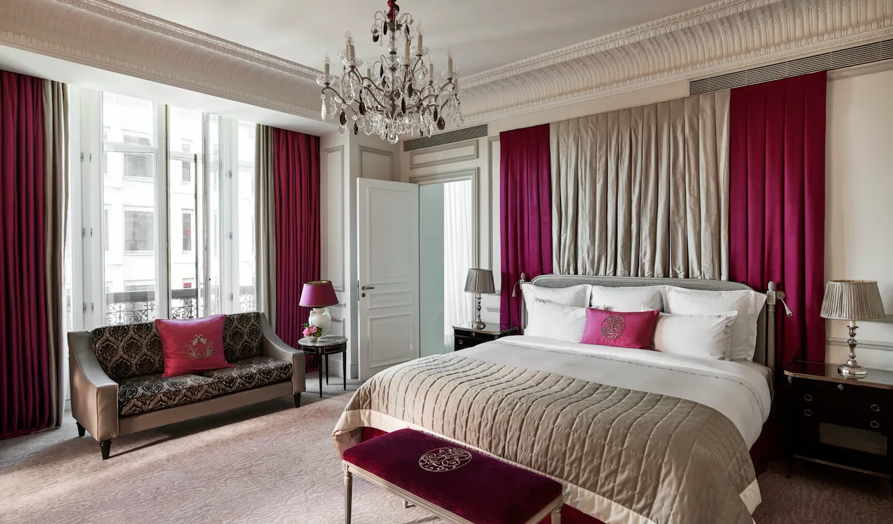 HPA-461-Eiffel-Suite-Bed-HR-by-mark-read