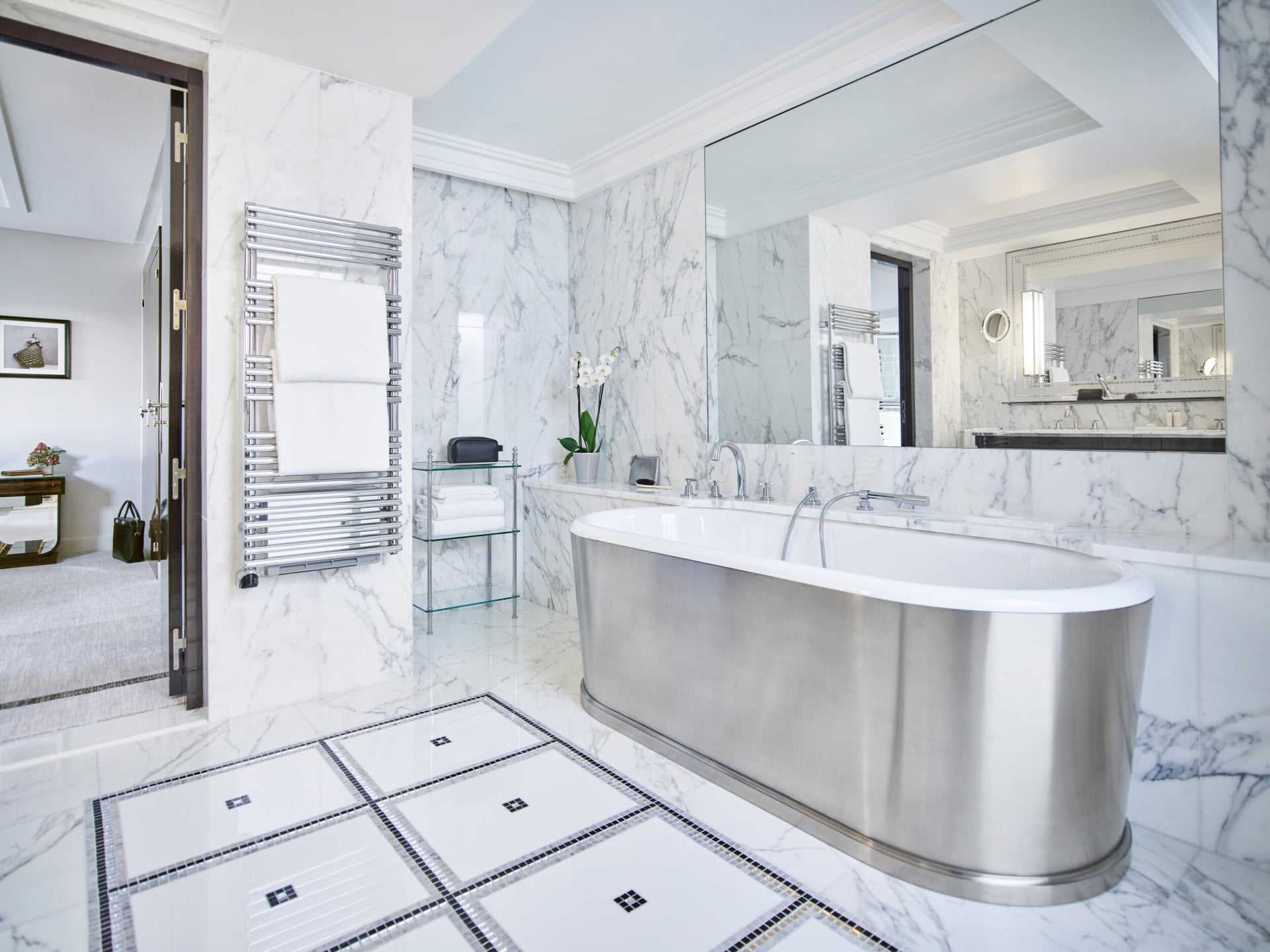 bathroom of the art deco dupleix suite