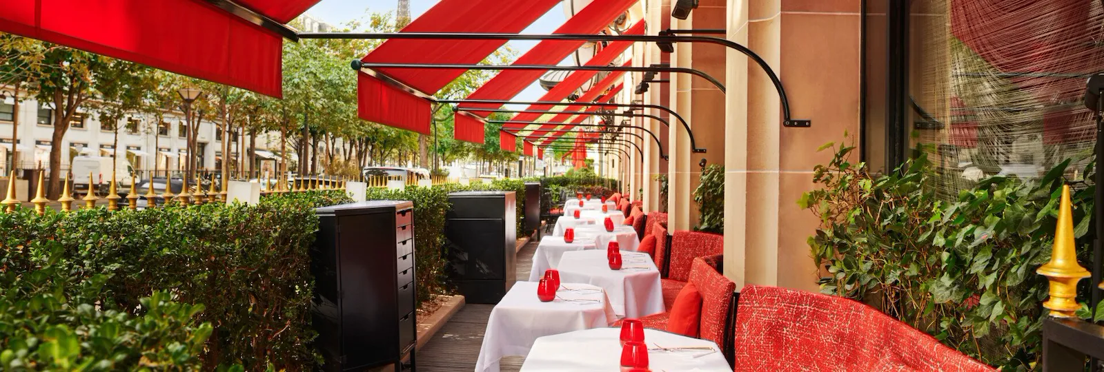 La Terrasse Montaigne outdoor restaurant landscape photography