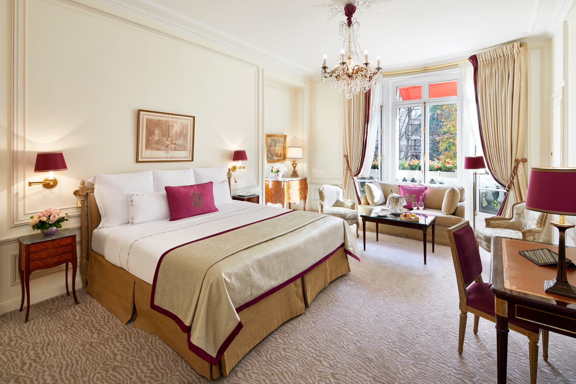 HPA-112-Junior-Suite-Avenue-Salon-2-HR-by-Francis-Amiand