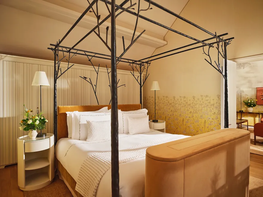 Fairway Stable Premium Suite bedroom interior at Coworth Park