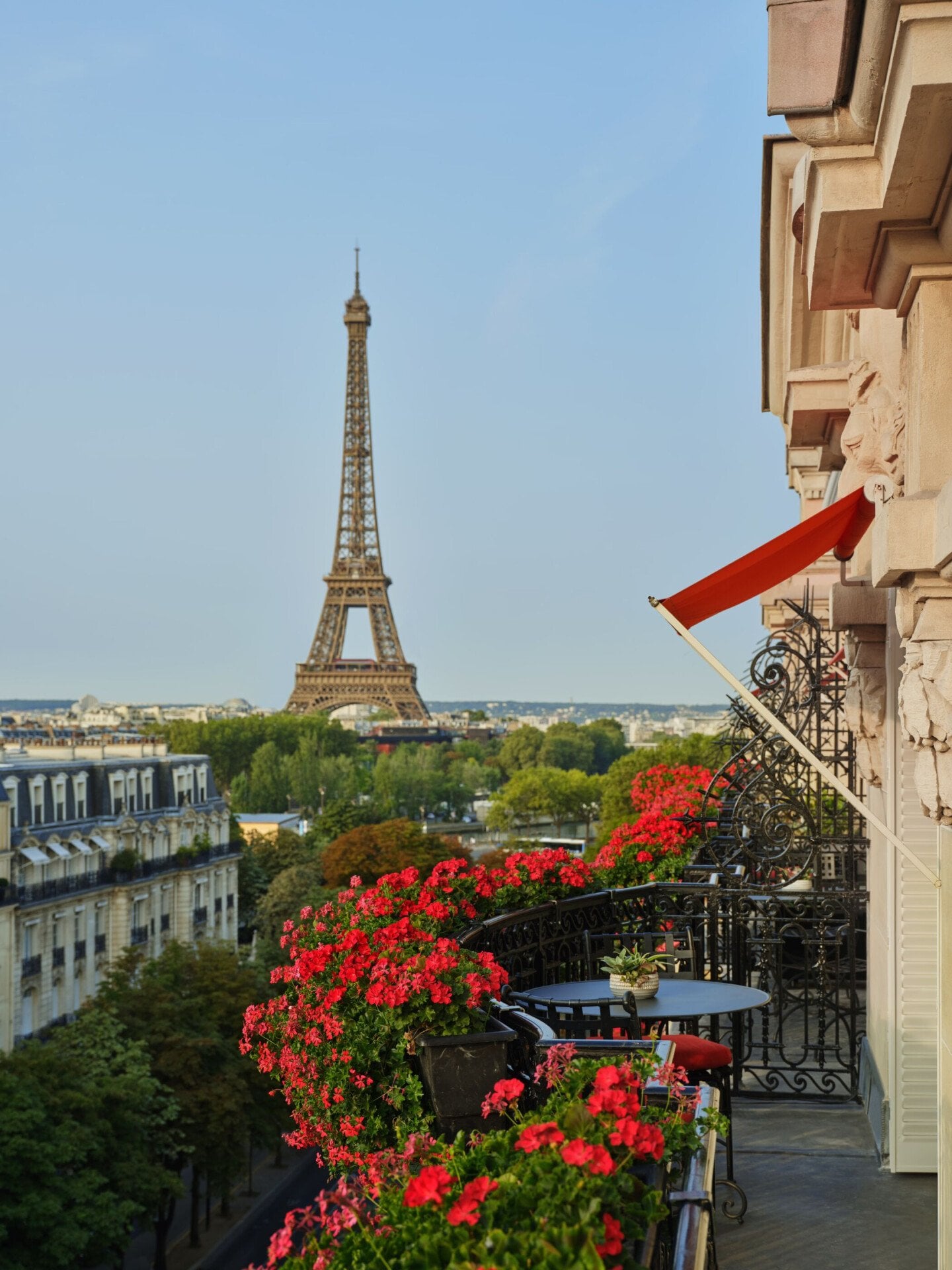 607 Prestige Suite avenue montaigne view balcony HPA 