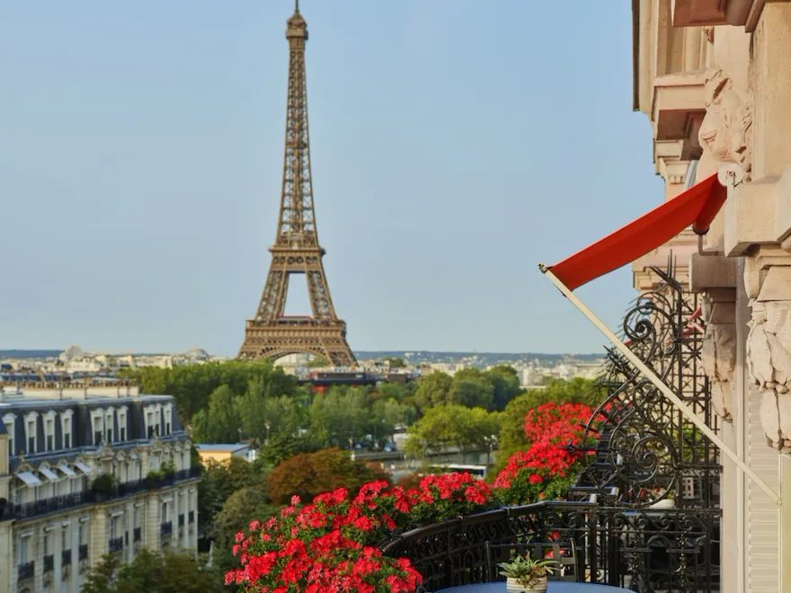 607 Prestige Suite avenue montaigne view balcony HPA