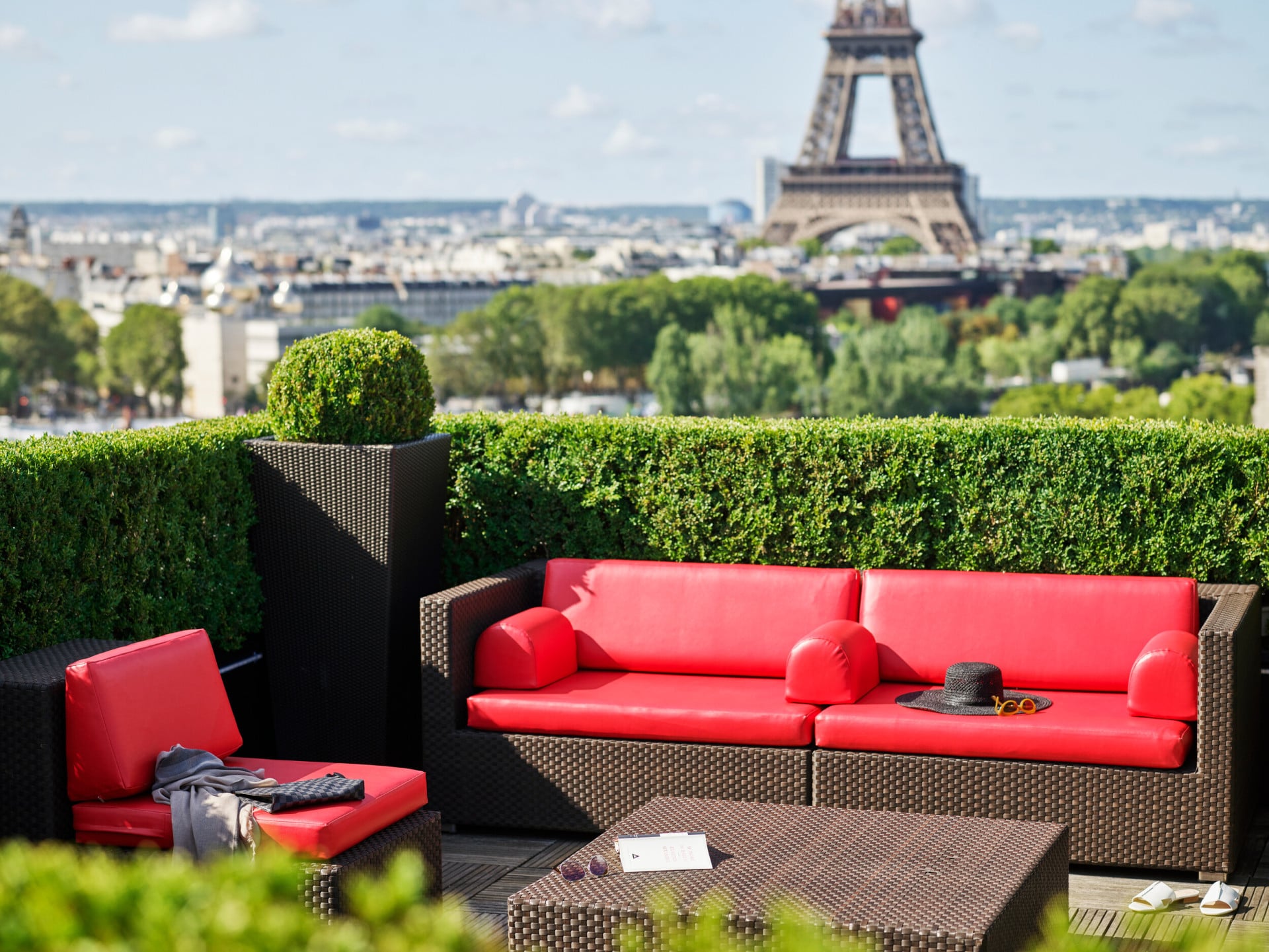 HPA-868-878-SignatureEiffel-Suite-Moments-HR-by-markread