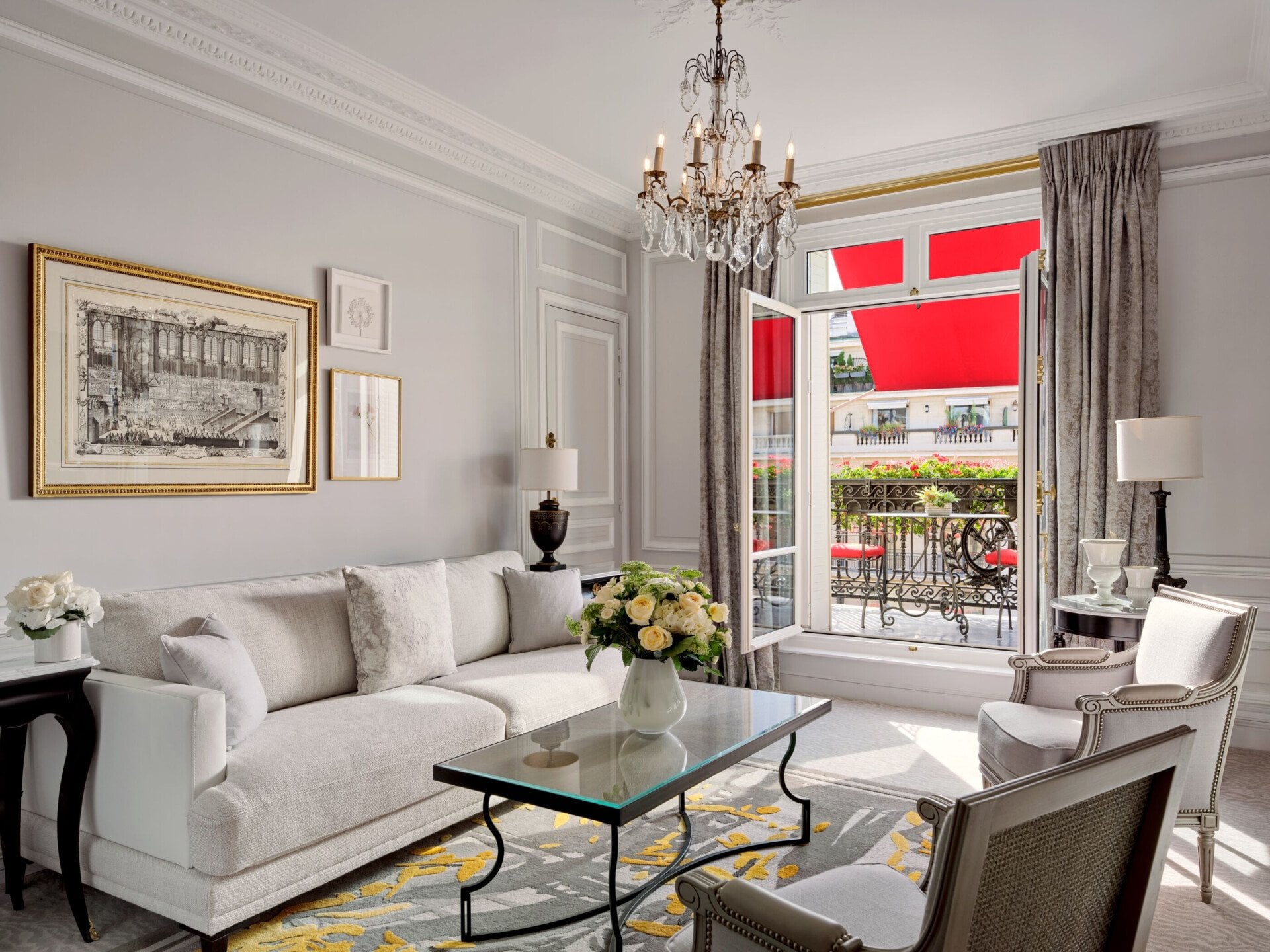 604 - Deluxe Suite av montaigne view balcony HPA 