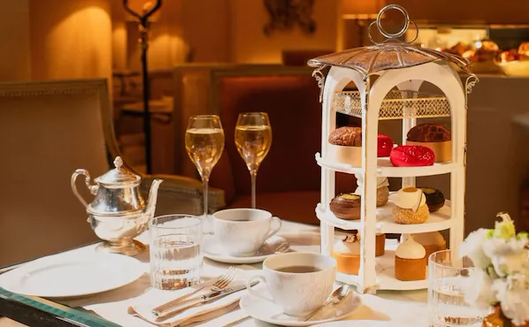 Hotel Plaza Athénée - Tea-Time La Galerie - Le Goûter d'Angelo Musa - Dorchester Collection