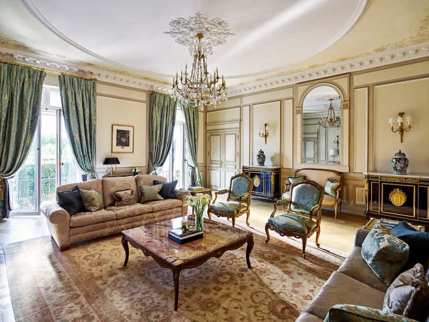 Overview of the living room of the presidential appartment at Le Meurice, Paris.