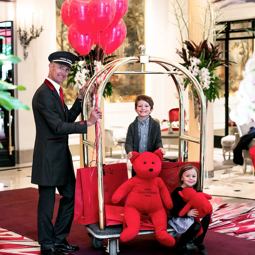 Children at Hôtel Plaza Athénée