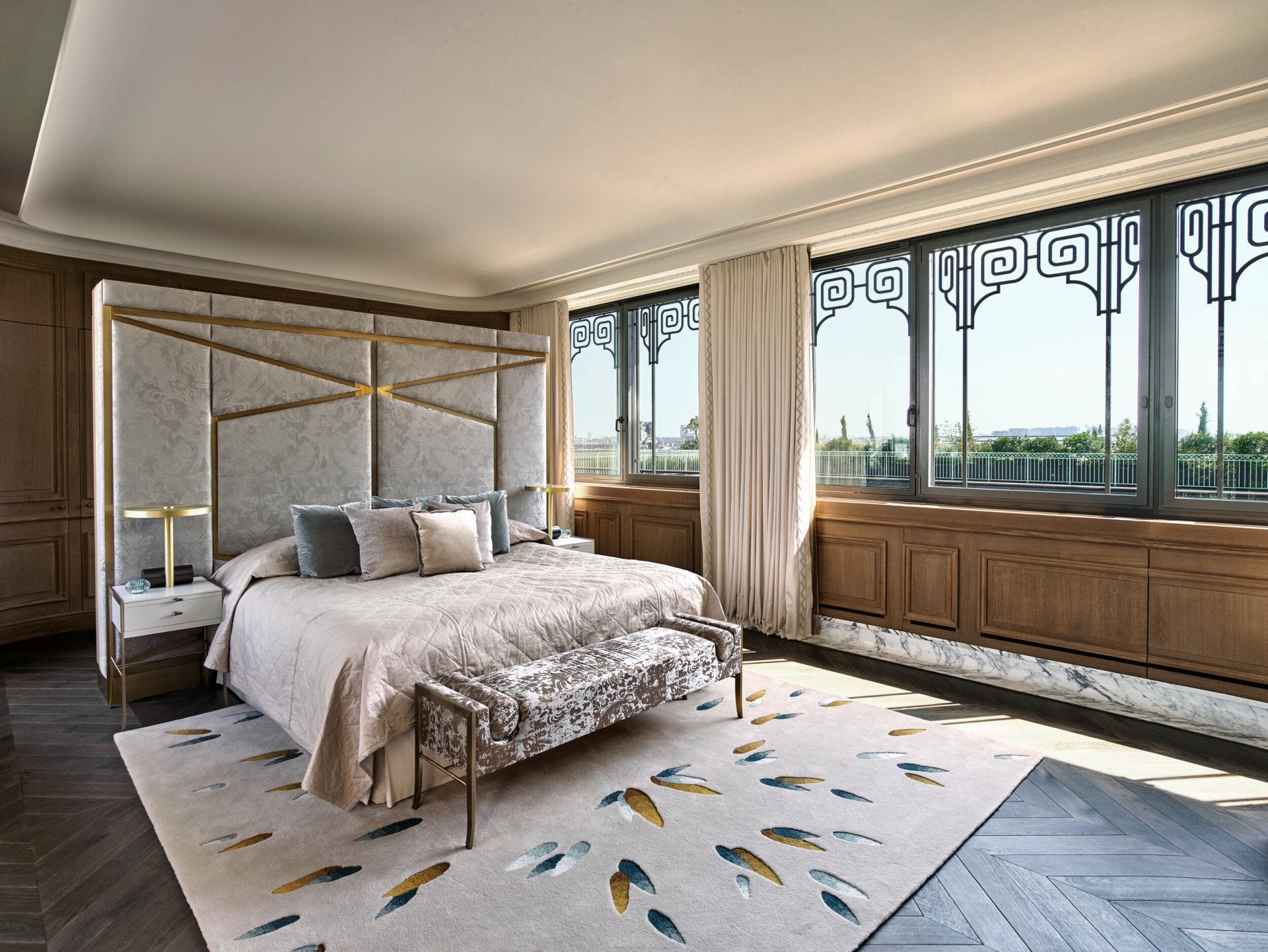 Masterbedroom in the Belle Etoile suite at Le Meurice, Paris.