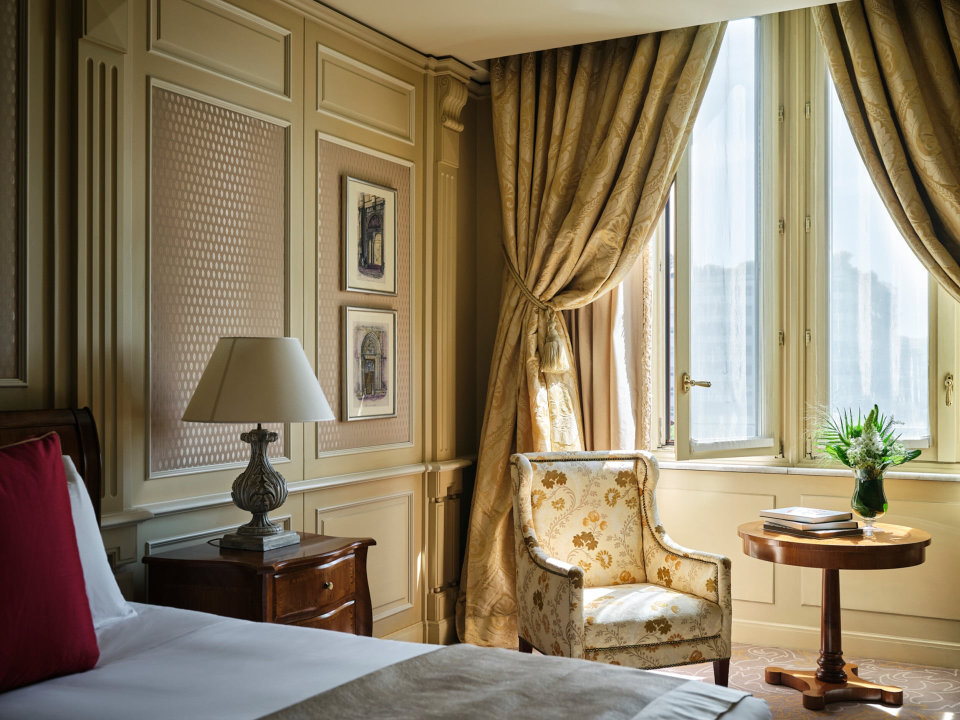 Deluxe room with natural light