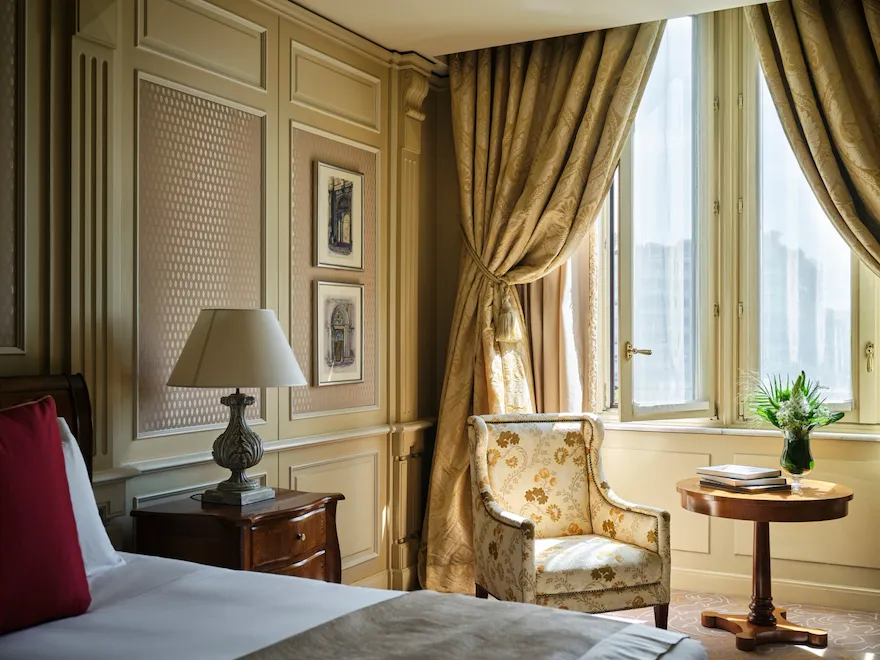 Deluxe room with natural light