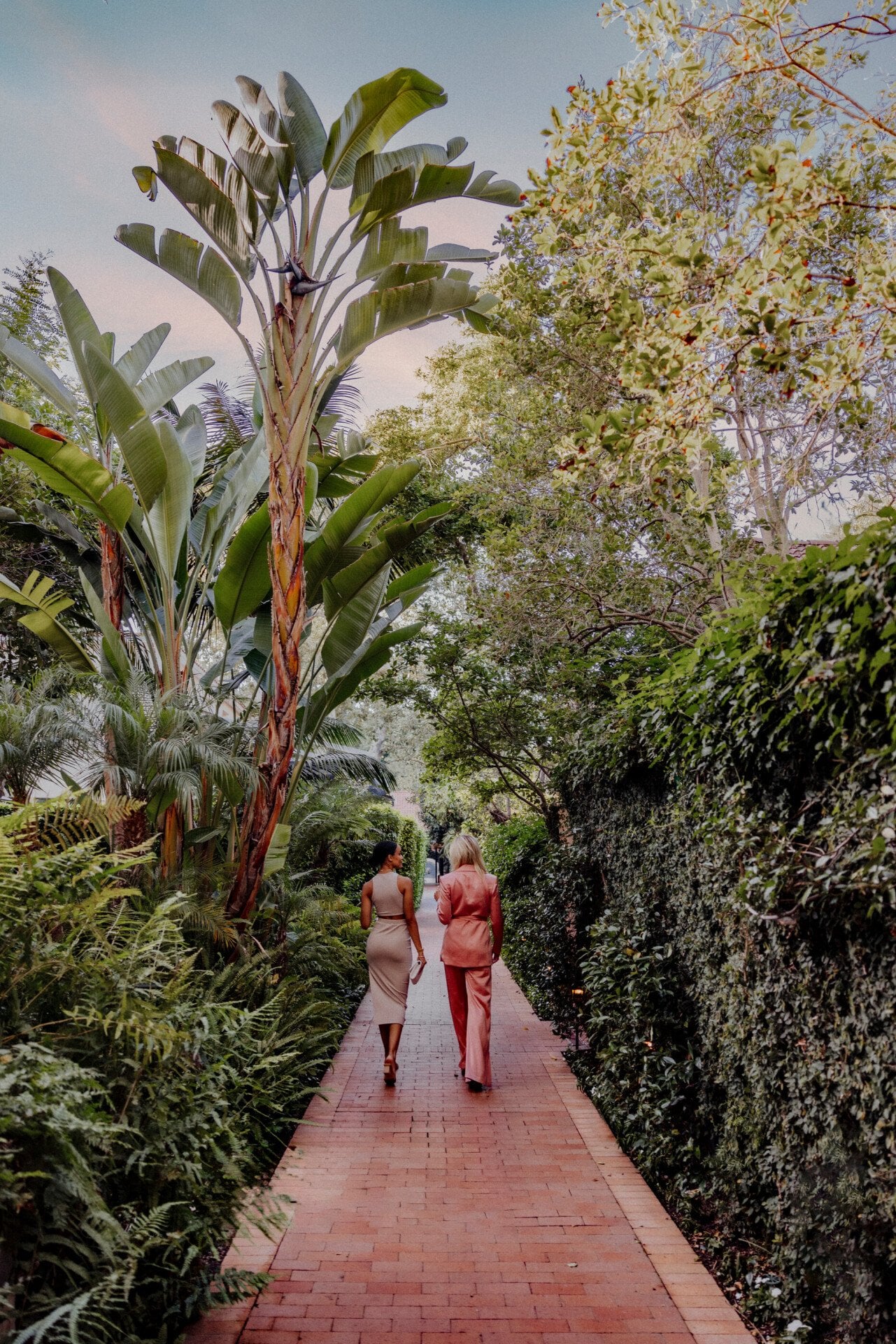Hotel Bel-Air garden grounds moment 